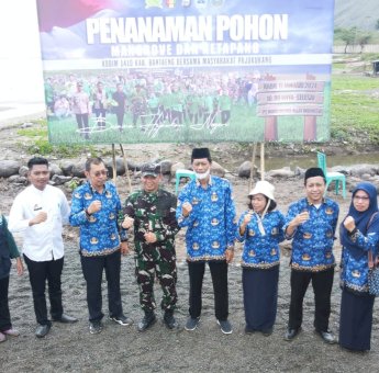 Cegah Abrasi, Forkopimda Bantaeng dan Huadi Group Kompak Tanam Mangrove dan Ketapang