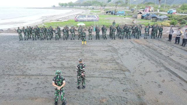Kodim 1410 Kabupaten Bantaeng beserta jajaran Forkopimda Bantaeng dan Huadi Group melaksanakan kegiatan apel siaga bencana, Rabu (17/1/2024). (Foto: Istimewa)