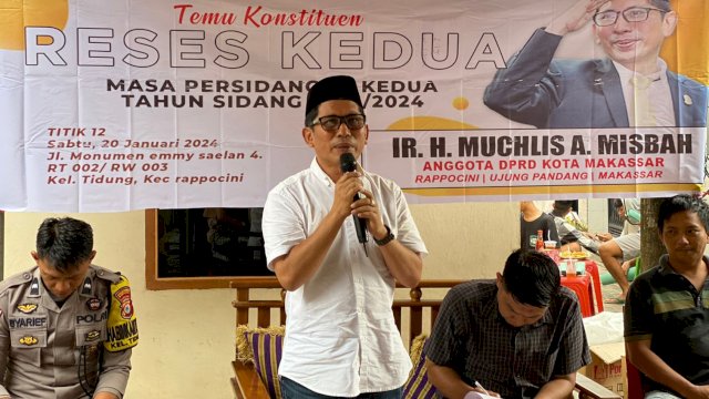 Anggota DPRD Makassar, Muchlis Misbah saat melaksanakan reses di Jalan Emmy Saelan, Kelurahan Tidung, Kecamatan Rappocini, Makassar, Sabtu (20/1/2024). (Foto: Istimewa)