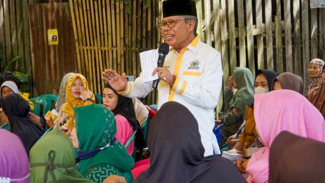 Caleg DPR RI Partai Golkar Dapil Sulsel II, Taufan Pawe (TP) saat melakukan sosialisasi di Kota Parepare, Minggu (28/1/2024). (Foto: Istimewa)