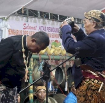 Apolo Safanpo Dianugerahi Gelar &lsquo;Warga Kehormatan&rsquo; Masyarakat Jawa, Sunda dan Madura