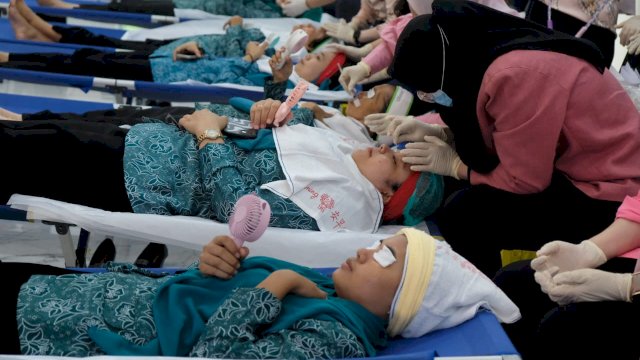 Sejumlah pengurus TP PKK Gowa saat mengikuti layanan peeling di Baruga Tinggimae, Rujab Bupati Gowa, kemarin. (Dok. Humas Gowa)