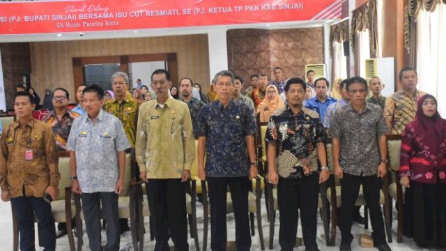 Sekwan DPRD Sinjai, Lukman Fattah Saat Menghadiri menghadiri Forum Konsultasi Publik Rencana Pembangunan Jangka Panjang Daerah (RPJPD) Kabupaten Sinjai.
