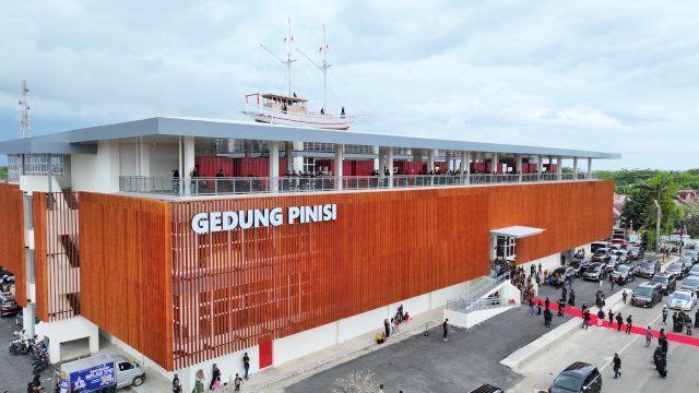 Gedung Pinisi milik Pemerintah Kabupaten Bulukumba yang baru saja diresmikan oleh Pj Gubernur Sulsel Bahtiar Baharuddin, Minggu (04/02/2023). (Istimewa)