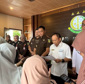 Penyidik Kanwil DJP Sulselbartra Serahkan Diduga Tersangka Penggelapan PPN ke Kejati Sulsel