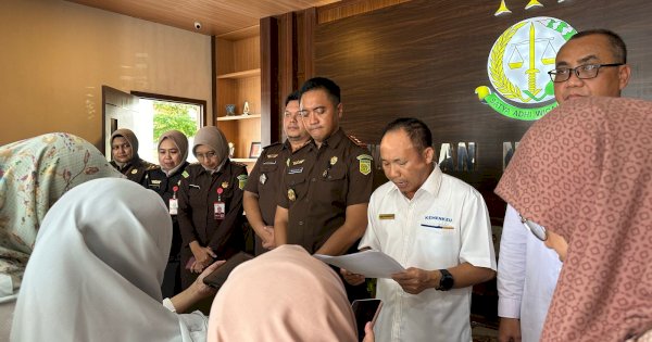 Penyidik Kanwil DJP Sulselbartra Serahkan Diduga Tersangka Penggelapan PPN ke Kejati Sulsel