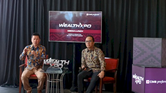 Chief of Network & Digital Banking CIMB Niaga Budiman Tanjung (kanan) bersama Head of Region Indonesia Timur & Bali Nusra CIMB Niaga Ahmad S Ilham saat memberikan keterangan, di sela-sela Prescon Wealth Xpo, di Best Brew Restaurant, Four Point Makassar, Kamis, (22/02/2024). (Dok. Chaerani/Republiknews.co.id)
