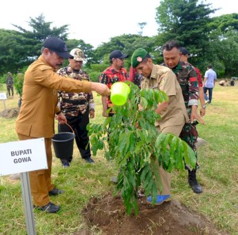 Divisi 3 Kostrad Tanam 56.000 Pohon, Wabup Gowa: Upaya Keberlangsungan Penghijauan