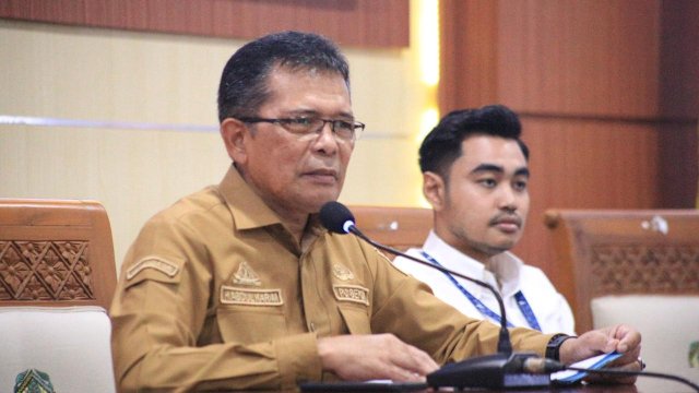Abdul Karim Dania sebagai mantan Pj Sekretaris Daerah Kabupaten Gowa yang juga Kepala BPKD menjadi salah satu pejabat dari empat pejabat yang memasuki masa purna tugas. (Dok. Humas Gowa) 