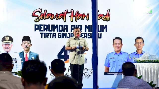 Pj Bupati Sinjai, T.R. Fahsul Falah Saat Memberikan Sambutan di HUT PDAM ke 46. (ist)