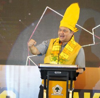 Ambisi Menang 20 Persen Secara Nasional, Airlangga Target Golkar Sulsel Raih 7 Kursi di Senayan