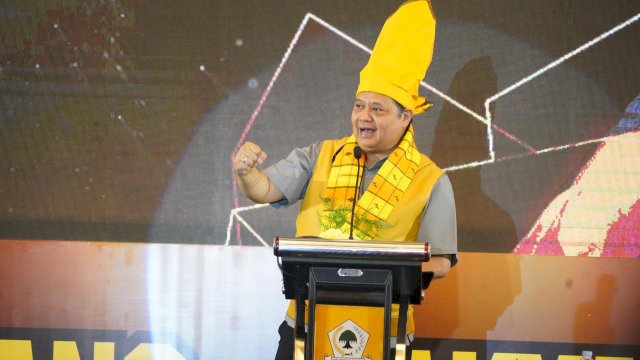 Ketua Umum DPP Partai Golkar, Airlangga Hartarto saat menghadiri Konsolidasi Internal Pemenangan Partai Golkar Indonesia Timur di Hotel Claro, Jalan AP Pettarani, Makassar, Kamis (1/2/2024). (Foto: Istimewa)