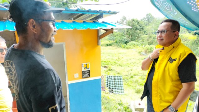 Anggota Komisi V DPR RI, Muhammad Fauzi saat melakukan kunjungan kerja di Desa Maipi, Kecamatan Masamba, Kabupaten Luwu Utara, Sabtu (3/2/2024). (Foto: Istimewa)