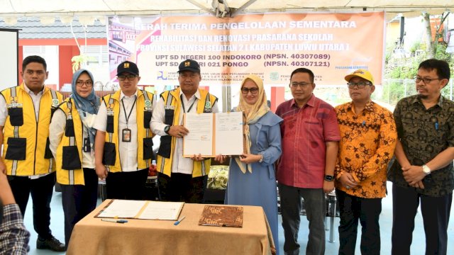 Anggota Komisi V DPR RI, Muhammad Fauzi saat serah terima pengelolaan sementara dua sekolah dari Kementerian PUPR ke Pemerintah Daerah Kabupaten Luwu Utara, Minggu (4/2/2024). (Foto: Istimewa)