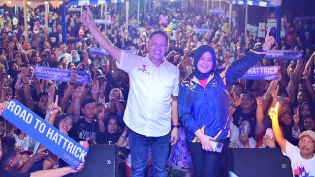 Caleg DPRD Makassar Partai NasDem, Supratman (kiri) bersama Caleg DPR RI Partai NasDem, Fatmawati Rusdi saat konsolidasi pemenangan di Kecamatan Manggala, Makassar, Sabtu (3/2/2024). (Foto: Istimewa)
