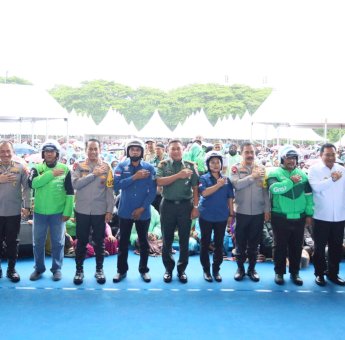 Bareng Wakapolri, Danny Pomanto dan Masyarakat Makassar Ikut Deklarasi Pemilu Damai Lintas Agama