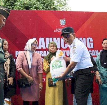 Danny Pomanto Lepas Pendistribusian 40 Ton Bantuan Pangan Beras Pemerintah di Makassar