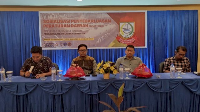 Sekretariat DPRD Makassar menyosialisasikan Perda Nomor 1 Tahun 2016 Tentang Pengelolaan Air Limbah Domestik di Grand Asia Hotel, Jalan Boulevard, Makassar, Senin (5/2/2024). (Foto: Istimewa)