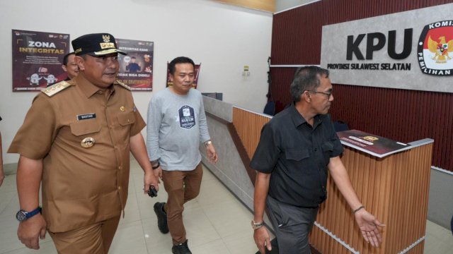 Pj Gubernur Sulsel, Bahtiar Baharuddin saat mengunjungi kantor KPU Sulsel di Jalan AP Pettarani, Makassar, Selasa (13/2/2024). (Foto: Istimewa)