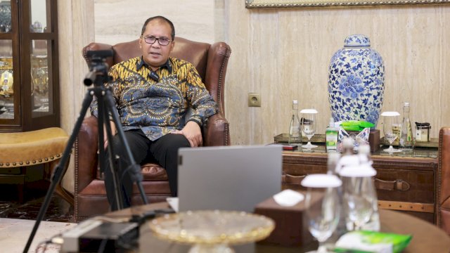 Wali Kota Makassar, Moh Ramdhan Pomanto saat melakukan wawancara dengan RRI Makassar di kediamannya, Jalan Amirullah, Makassar, Jumat (16/2/2024). (Foto: Istimewa)