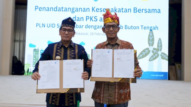 Penandatanganan kesepakatan bersama dan PKS antara General Manager PLN UID Sulselrabar, Moch Andy Adchaminoerdin (kanan) dan Pj Bupati Buton Tengah, Andi Muhammad Yusuf di Kantor PLN UID Sulselrabar, Jumat (16/2/2024). (Foto: Istimewa)