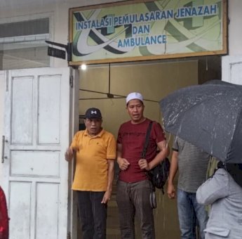 1 Petugas PKD Meninggal Dunia, Bawaslu Bone Berikan Santunan untuk Keluarga Korban