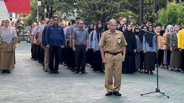 Kegiatan apel pagi yang dihadiri oleh seluruh staf ASN dan Laskar Pelangi lingkup Sekretariat DPRD Kota Makassar, Senin (19/2/2024). (Foto: Istimewa)