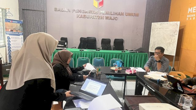 Ketua Bawaslu Sulsel, Mardiana Rusli saat melakukan supervisi pengawasan di sejumlah daerah di Sulsel, Senin (19/2/2024). (Foto: Istimewa)