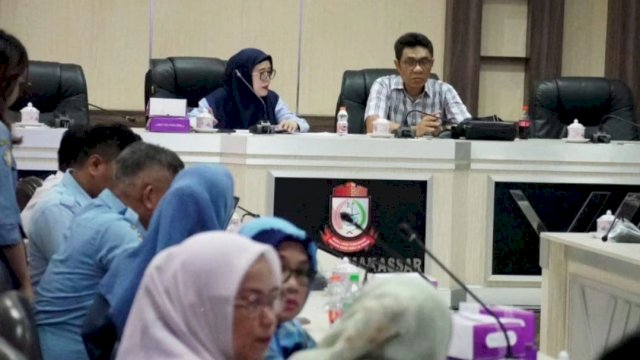 Komisi B DPRD Makassar menggelar rapat Pansus Ranperda pendirian perusahaan umum daerah (Perusda) Terminal Makassar Metro, Selasa (20/2/2024). (Foto: Istimewa)