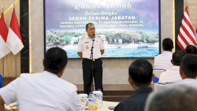 Wali Kota Makassar, Moh Ramdhan Pomanto menghadiri upacara sertijab di jajaran Pangkalan TNI Angkatan Laut (Lantamal) VI Makassar di Dermaga Layang Mako Lantamal VI Makassar, Rabu (21/2/2024). (Foto: Istimewa)