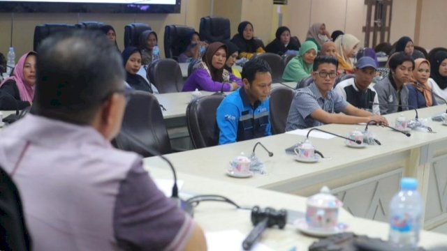 Suasana RDP Komisi C DPRD Makassar bersama PT Ale Bata Ringan di Ruang Banggar DPRD Makassar, Selasa (13/2/2024). (Foto: Istimewa)