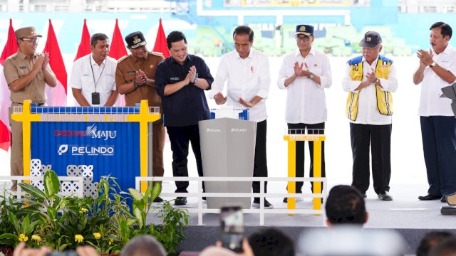 Presiden Joko Widodo saat meresmikan proyek Makassar New Port (MNP) di Jalan Sultan Abdullah Raya, Makassar, Kamis (22/2/2024). (Foto: Istimewa)