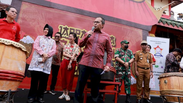 Wali Kota Makassar, Moh Ramdhan Pomanto saat menghadiri pembukaan Karnaval Budaya Jappa Jokka Cap Go Meh dalam rangka Perayaan Imlek 2024, Sabtu (24/2/2024). (Foto: Istimewa)