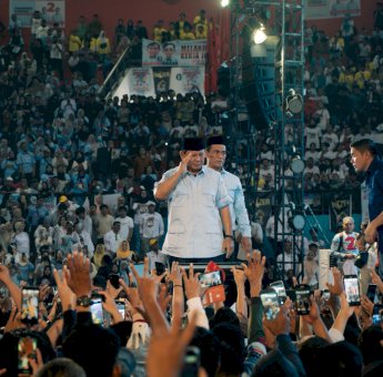 Dihadapan Puluhan Ribu Relawannya di Makassar, Prabowo Tegaskan Sulsel Sebagai Basis Suaranya