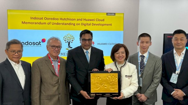 Indosat Ooredoo Hutchison dan Huawei menandatangani Nota Kesepahaman (MoU) tentang pengembangan digital. (Dok. Indosat Ooredoo Hutchison)