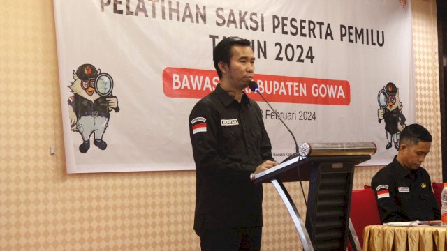 Koordinator Divisi SDM, Organisasi dan Diklat Bawaslu Kabupaten Gowa Muhtar Muis saat memberikan keterangan pada Pelatihan Saksi Peserta Pemilu Tahun 2024, kemarin. (Dok. Humas Bawaslu Gowa)