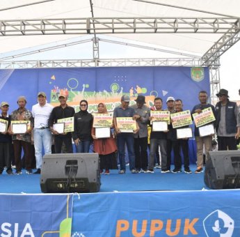 10 Kelompok Tani Berprestasi di Luwu Utara Terima Penghargaan