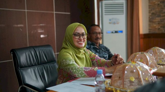 Bupati Luwu Utara, Indah Putri Indriani saat memimpin Rapat Persiapan Safari Ramadan dan Penentuan Zakat. (ist)