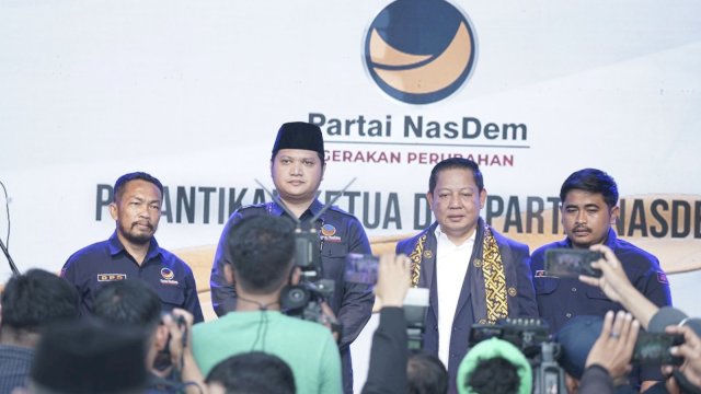 Ketua DPD Partai NasDem Luwu, Andi Muhammad Arham Basmin Mattayang bersama Ketua DPW NasDem Sulsel, Rusdi Masse pada sebuah kesempatan belum lama ini. (Foto: Istimewa)