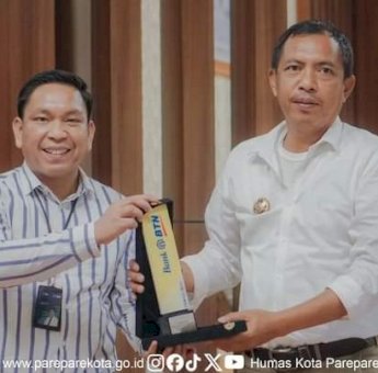 Bantuan CSR dari BTN ke Pj Wali Kota Parepare untuk Renovasi Masjid Agung