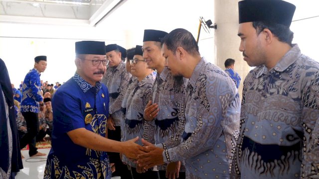 Wabup Gowa Abd Rauf Malaganni saat menghadiri Pembukaan MTQ Ke-45 Kabupaten Gowa yang dirangkaikan dengan Pencerahan Qalbu Jum'at Ibadah, di Masjid Agung Syekh Yusuf, Jum'at (01/03/2024). (Dok. Humas Gowa)