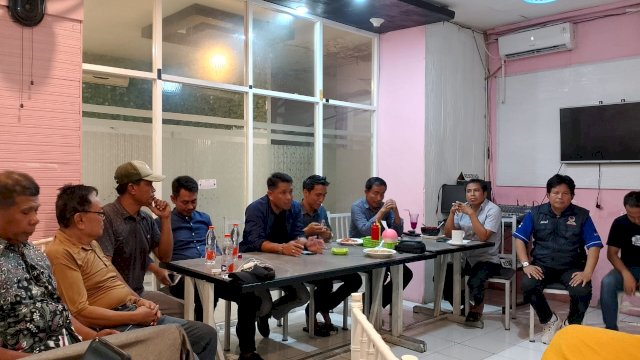 Pengurus dan Caleg Terpilih Partai Nasdem Sinjai Saat Menggelar Jumpa Pers di Salah Satu Rumah Makan di Sinjai Kota. (ist)
