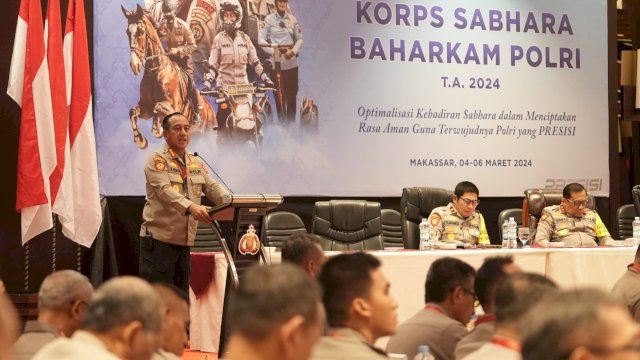 Direktur Pengamanan Objek Vital Polda Jawa Barat Kombes Pol Moh Hidayat, saat memaparkan pentingnya keterlibatan Anggota Polri di wilayah-wilayah kawasan wisata, di Hotel The Rinra Kota Makassar. (Istimewa)