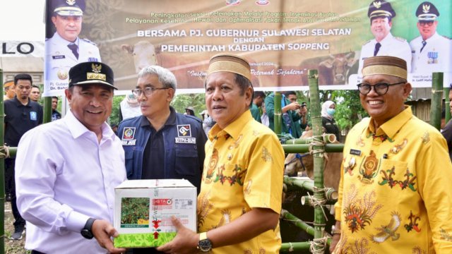 Pj Gubernur Sulsel Bahtiar Baharuddin, bersama Bupati Soppeng Andi Kaswadi Razak. (Istimewa)