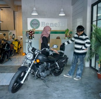 Berbagi Berkah Ramadan, Kalla Kars Siapkan Pelanggan Hadiah iPhone 15 hingga Emas Batangan