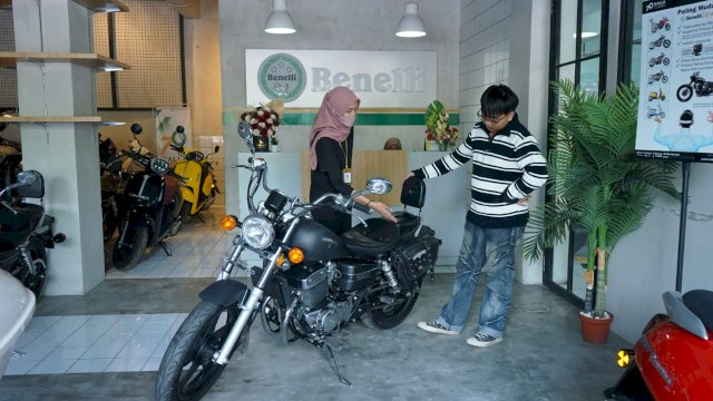 Kalla Kars selaku Authorized Dealer Benelli-Keeway menyiapkan program BEnelli tebaRKAn Hadiah Ramadhan atau "Berkah" selama periode Maret hingga April 2024 dengan memberikan kesempatan kepada pelanggan meraih berbagai hadiah menarik. (Dok. Kalla Kars)