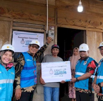 Ramadan 1445 Hijriah, Program Donasi Insan PLN UID Sulselrabar dan Icon Plus Bantu Nyalakan Sambungan Listrik 219 Rumah