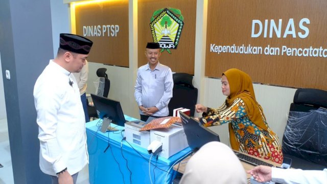 Bupati Gowa Adnan Purichta Ichsan saat meresmikan Pos Pelayanan Publik (PPP) Kecamatan Tinggimoncong, di Kantor Camat Tinggimoncong. (Dok. Humas Gowa)