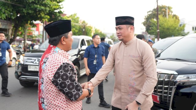 Bupati Gowa Adnan Purichta Ichsan, saat menyambut kedatangan Pj Gubernur Sulsel Bahtiar Baharuddin, Senin (18/03/2024). (Istimewa)