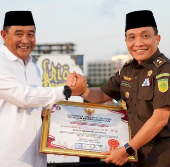 Leonard Simanjuntak Pamit Pindah Tugas, Pj Gubernur Sulsel Berikan Penghargaan